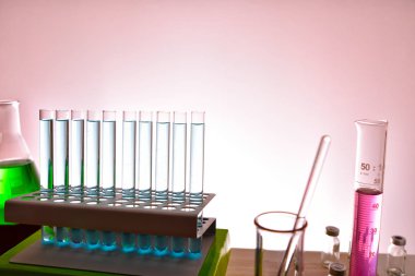 Araştırma ve geliştirme malzeme ile laboratuvar masa