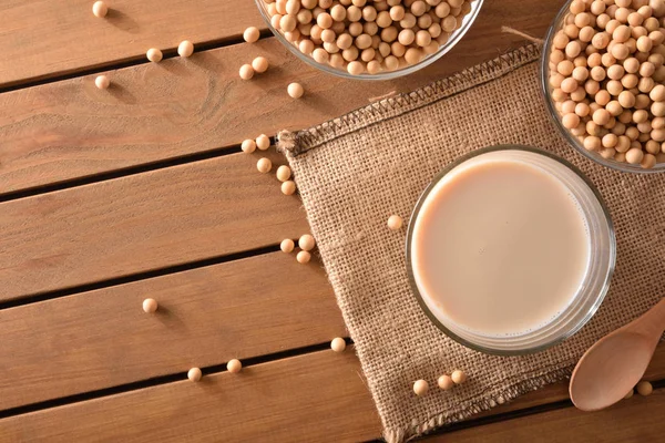 大豆のミルクと穀物のトップと Reptientes を表示します。 — ストック写真