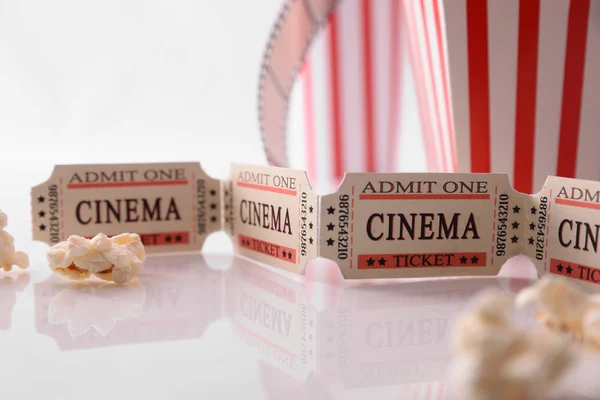 Konceptuella Anmärker Cinema Vitt Bord Och Bakgrunden Närbild Begreppet Filmvisning — Stockfoto