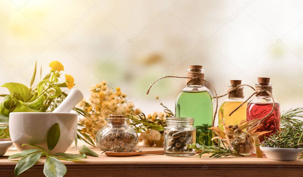 Composition of natural alternative medicine with capsules essenc