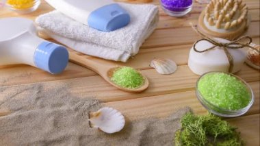 Tahta masadaki vücut tedavisi için thalassotherapy ürünleri yükseltildi