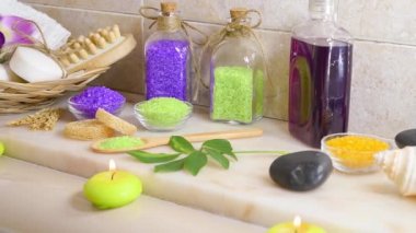 Banyo detaylarında cilt bakım ürünleri