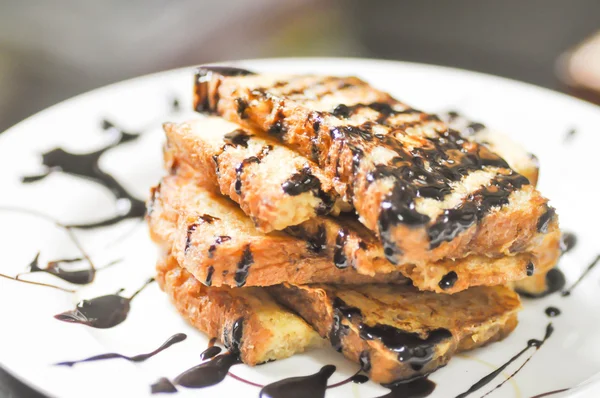 Toast français à la sauce au chocolat — Photo