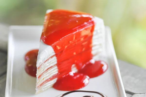 Πιάτο κέικ φράουλα κρέπα κρέπα τούρτα — Φωτογραφία Αρχείου