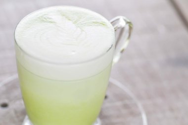 sıcak süt yeşil çay, yeşil çay veya matcha