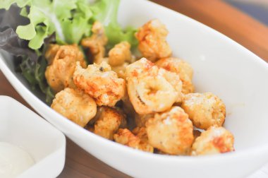 kalamar veya kızarmış kalamar 