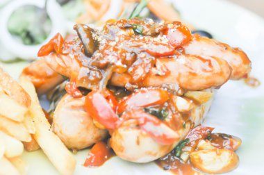 karışık sosis, soslu sosis sosu Tepesi