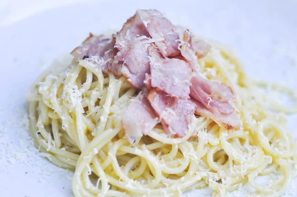 Carbonara makaron, Spaghetti z boczkiem i parmezanem — Zdjęcie stockowe