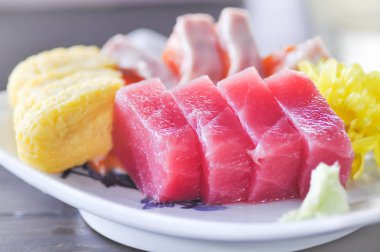 çiğ balık ya da ham orkinos yemek, Japon tarzı