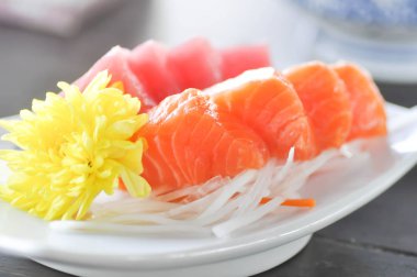 sashimi, çiğ balık veya Japon tarzı ham ton balığı