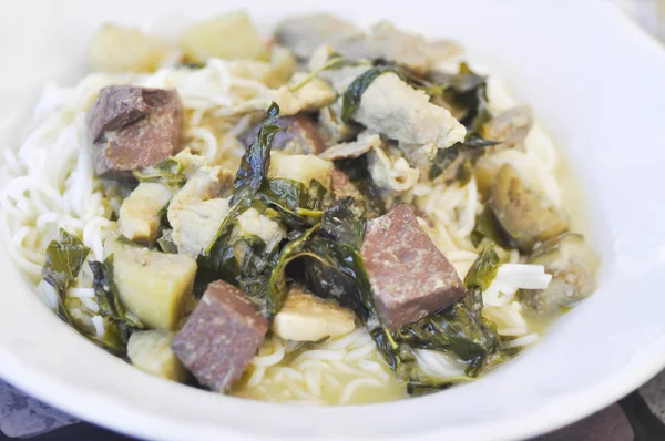 Tay erişte veya Kuzey Tayland şehriye