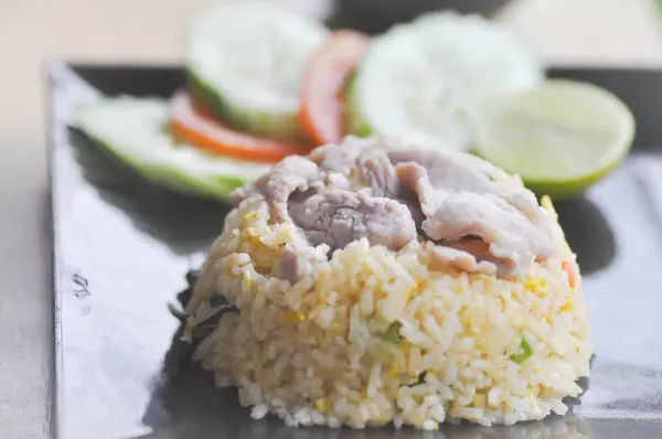Nasi goreng atau nasi goreng dengan daging babi dan sayuran, Thai fo — Stok Foto