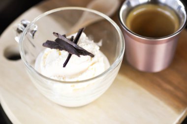 Affogato ya da espresso kahve dondurma ile 