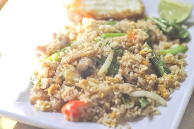 kızarmış pilav (Tay gıda)