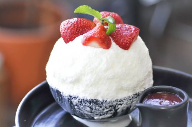 Kore tatlısı veya bingsu.