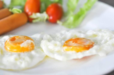 sahanda yumurta çanak