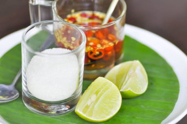 şeker, kireç ve balık sosu