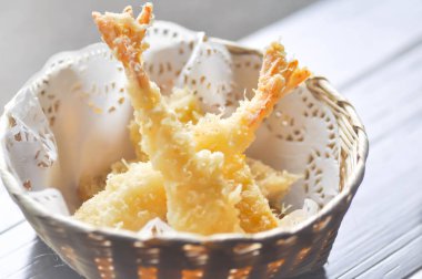 Kızarmış karides veya tempura Japon tarzı
