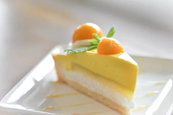 Fruit tart or fruit cake (mango cake) — Stock Photo, Image