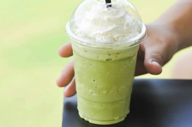 bir bardak yeşil çay frappe Seç