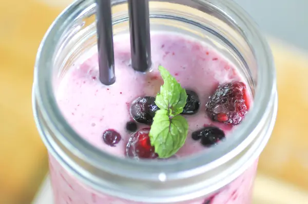 Berry smoothie of bessen-yoghurt — Stockfoto