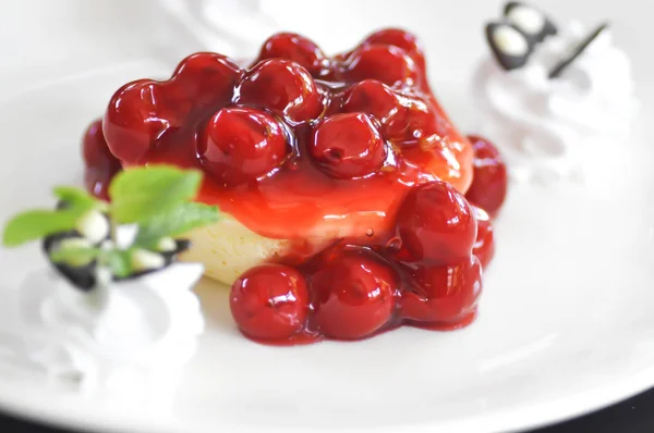 Pastel de queso cereza — Foto de Stock