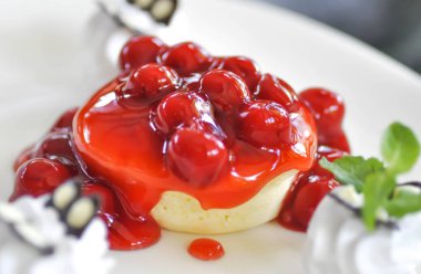 Kirazlı peynir keki 