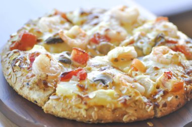 karides pizza veya kepekli pizza