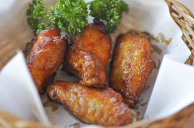 kızarmış tavuk ya da tavuk kanadı