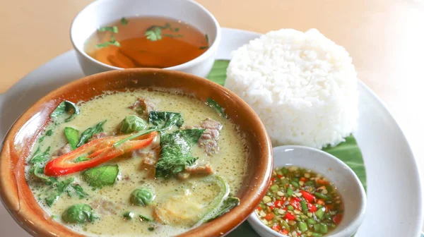 Curry verde con manzo — Foto Stock