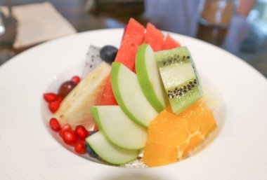 karışık meyve salatası