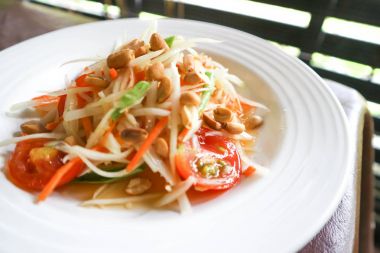 Papaya salatası, baharatlı salata veya Som Tan 