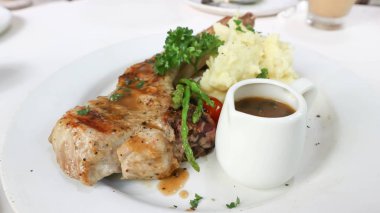 domuz pirzolası veya ızgara domuz 