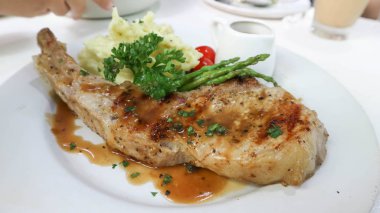 domuz pirzolası veya ızgara domuz