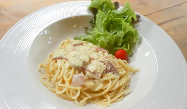 Spaghetti oder Spaghetti Carbonara — Stockfoto