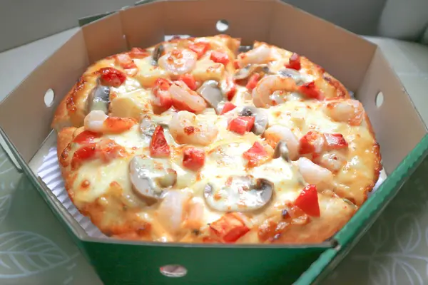 karides pizza kutusunda