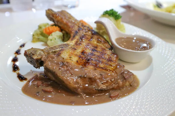 domuz pirzolası veya ızgara domuz 