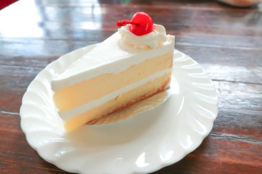 tereyağı kek kiraz ile