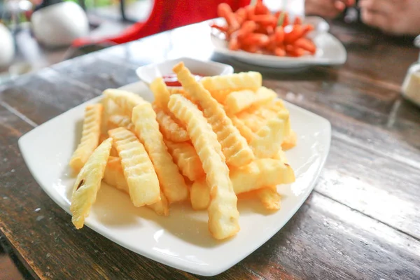 Pommes frites eller stekt potatis — Stockfoto