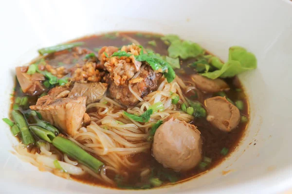 Fideos con carne de res y albóndigas — Foto de Stock