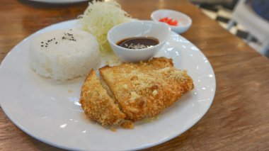 pirinç veya Tonkatsu kızarmış domuz eti