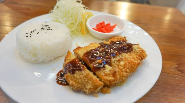 Porc frit au riz ou Tonkatsu — Photo