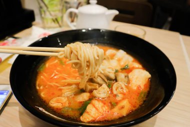 erişte veya Tay şehriye