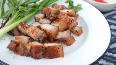 ızgara domuz eti yemek