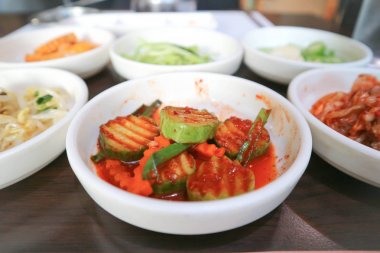 salatalık salatası veya Kore salata