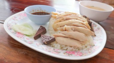 tavuk veya tavuklu pilav ile tepesinde pirinç