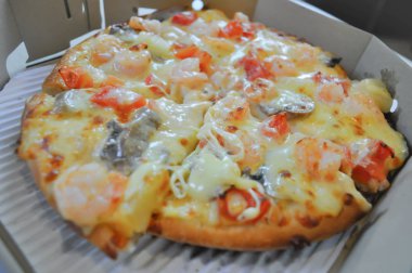 peynirli pizza ya da karides pizza