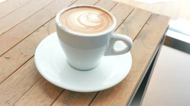 sıcak kahve veya sıcak cappuccino