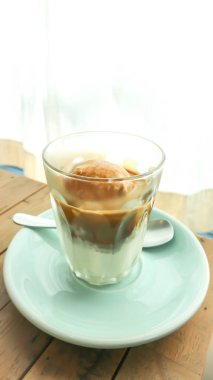 Affogato veya buz krem içinde espresso kahve