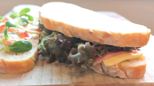ハムとチーズサンドイッチ — ストック写真